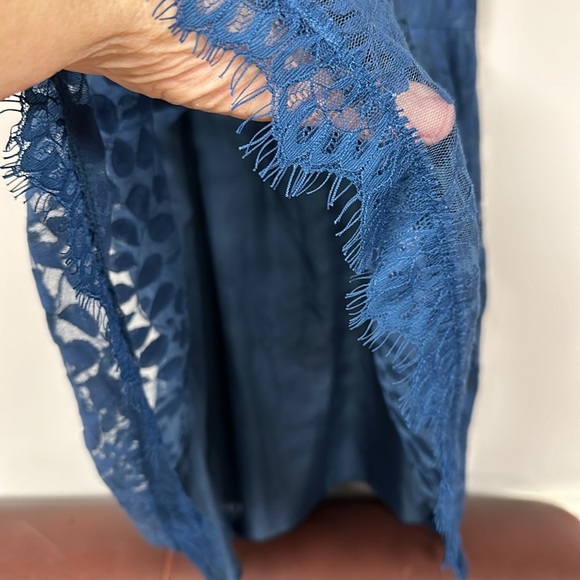LC LAUREN CONRAD  Dress Lined, Lace Overlay, Dark Slate Blue, cap Sleeve, size 4 - Picture 6 of 9